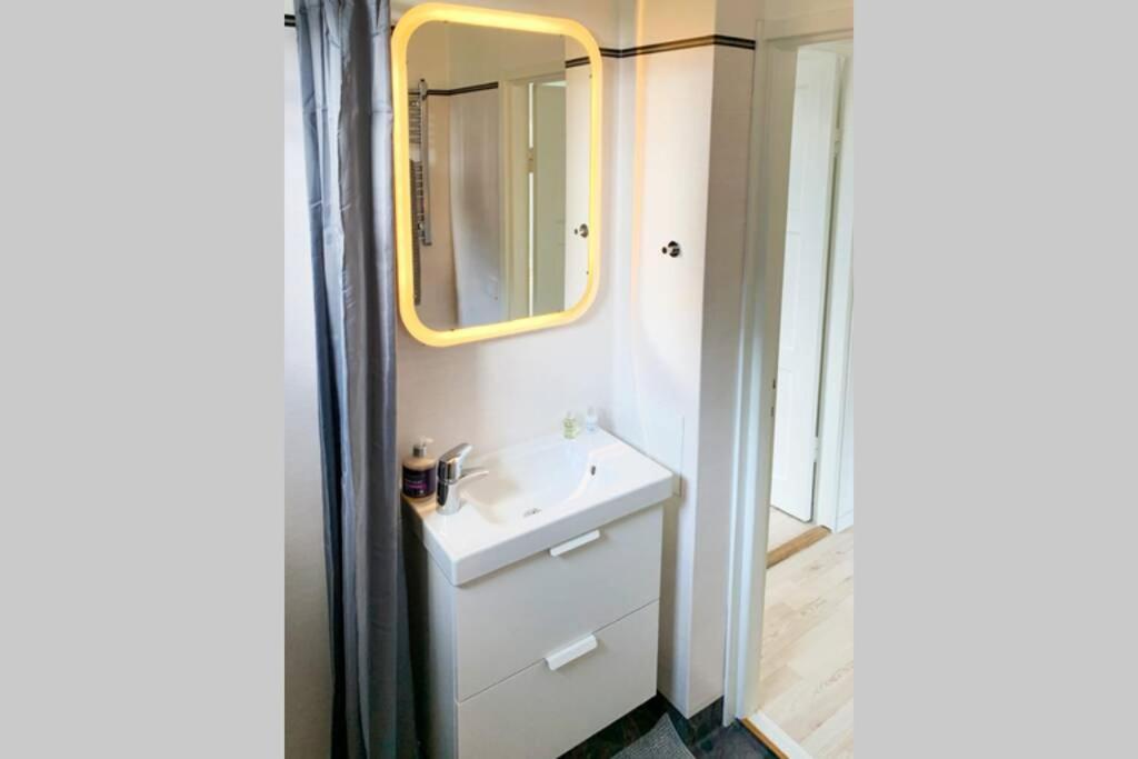 Toppmodern Familjelaegenhet Naera Kalmar Slott Och Langviksbadet Exterior foto